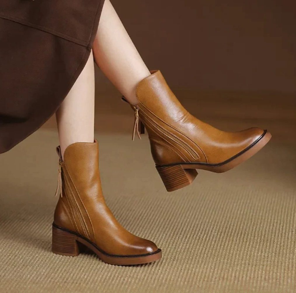 Women's block-heel ankle boots with side zip in brown