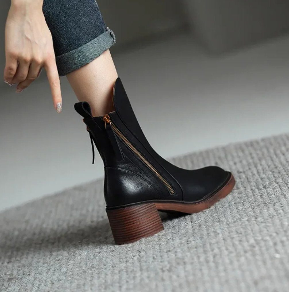Block-heel ankle boots in black colourway