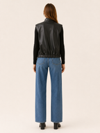 Sleeveless zip-front utility jacket collar detail