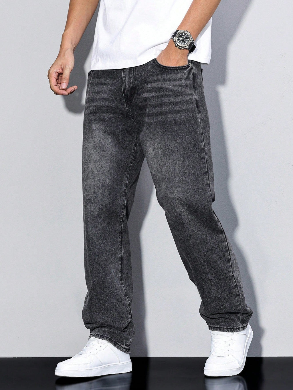 Men's Casual Straight-Leg Jeans in Black