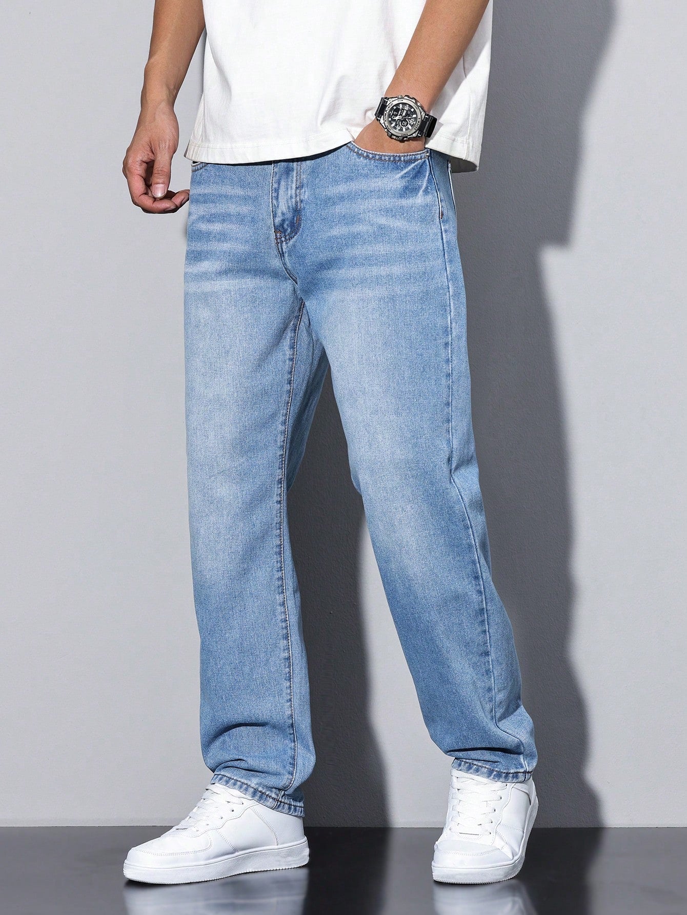 Men's Casual Straight-Leg Jeans in Blue