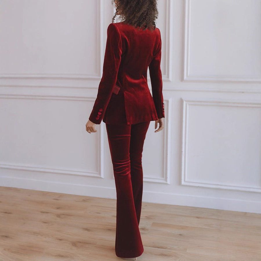 Fitted velvet blazer with notch lapel side view