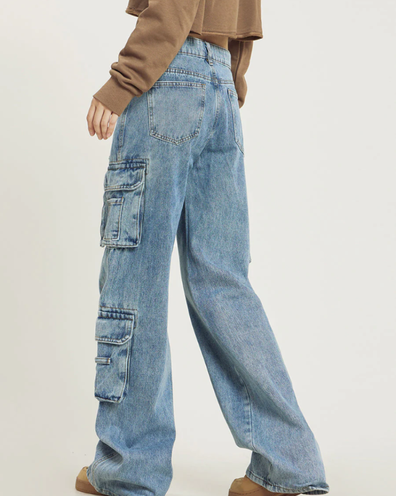 Women's baggy wide-leg cargo jeans side view