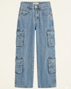 Women's wide-leg utility cargo jeans styling