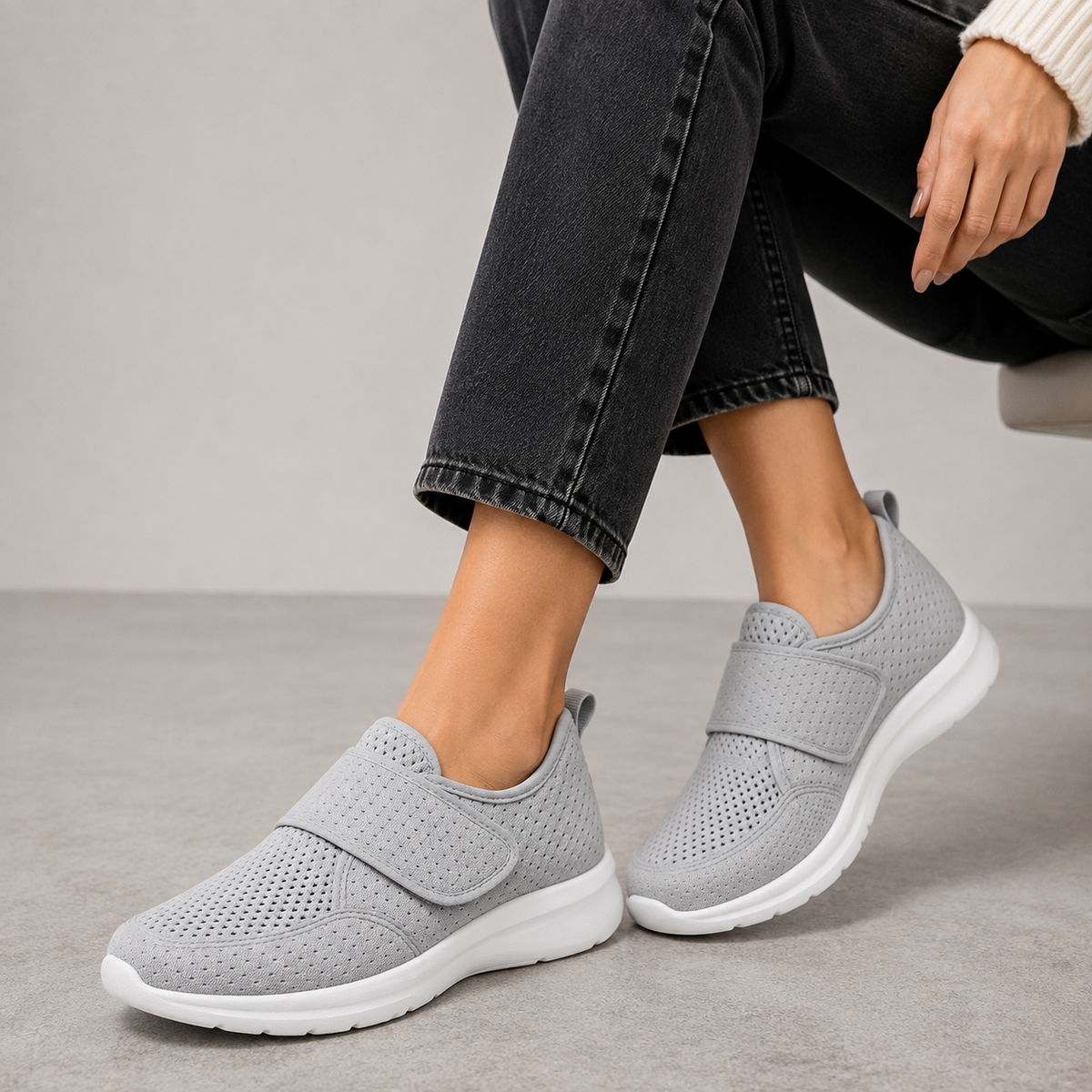 Women's extra-wide arch-support walking shoes